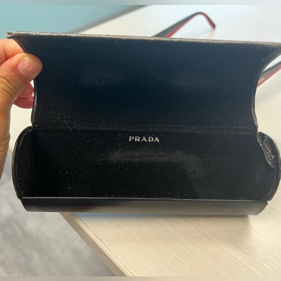 Prada Línnea Roja prescription glasses. - Picture 3 of 11